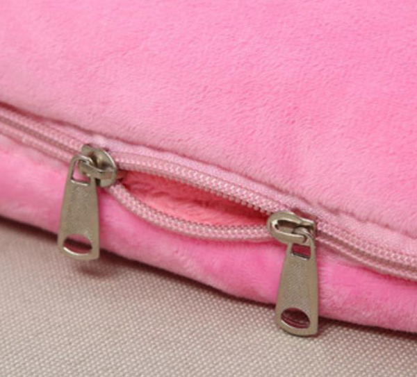 卡通毛绒面料手提式带盖毯抱枕-3