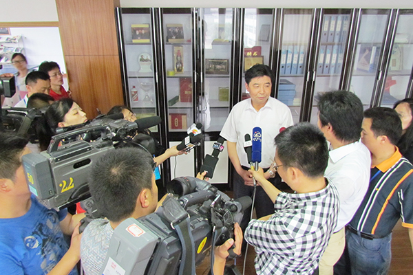 江浙沪闽赣皖6省市记者团来集团走访采风。
