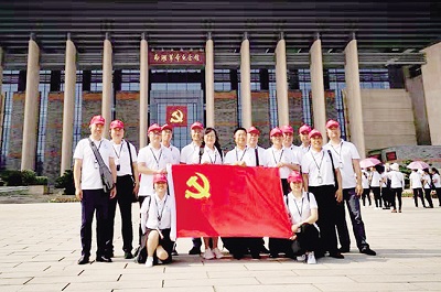 2019年7月4日，公司组织党员和工作者前往浙江嘉兴南湖中共一大旧址参观（一）